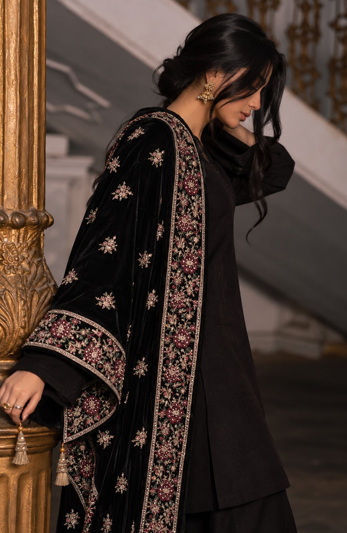 Amna Khadija Mehraab Luxury Embroidered Velvet Shawl - AKM-07 - AM26MHR - Black - Winter Collection