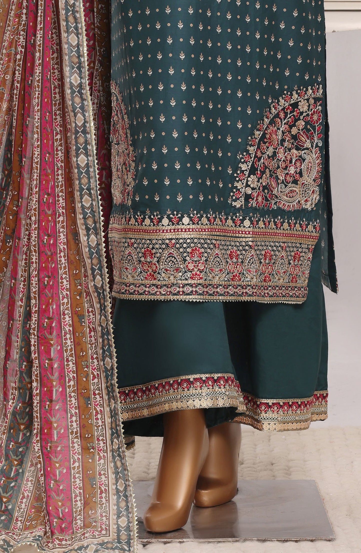 Sadabahar Regal Embroidered Lawn Stitched 3 Piece Suit - D-07 - SBD26RGR - Green - Festive Collection