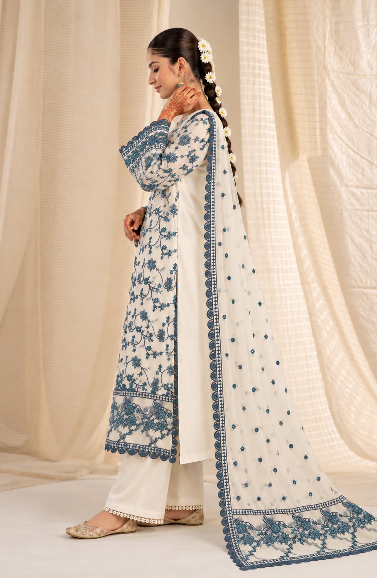 Sham-e-Riwayat by Amna Khadija Embroidered Cotton Stitched 3 Piece Suit - AKSR-07 - AM26SHM - Off White - Luxury Collection