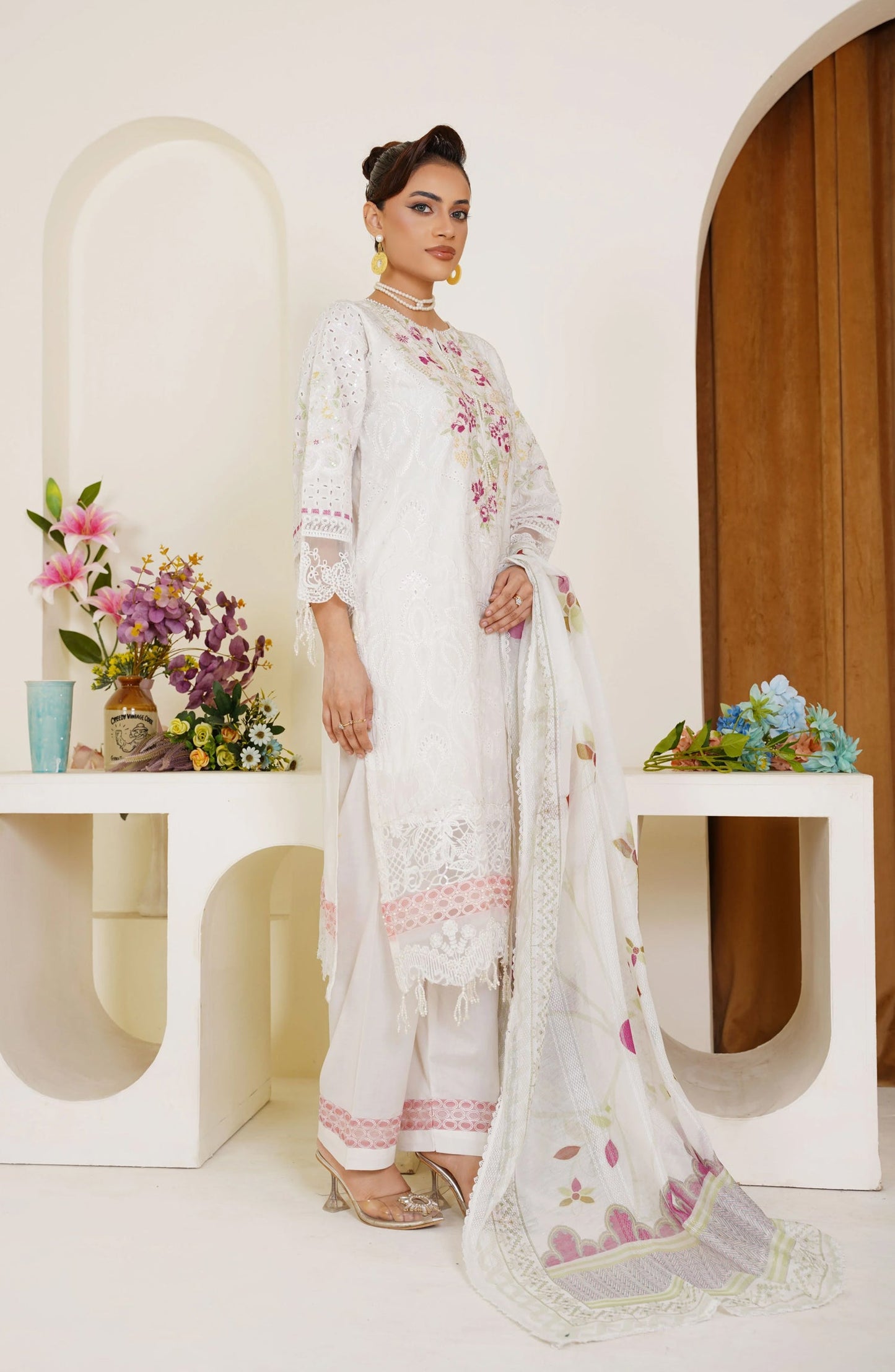 Threads & Weaves White Embroidered 3-Piece Ready-to-Wear Lawn Suit with Floral Dupatta TNW25LN