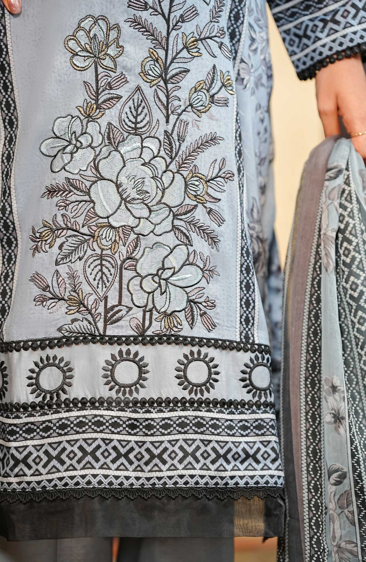 Soirees by Maryum Maniya Embroidered Lawn Unstitched 3 Piece Suit SS-34 MM25SS Blue - Summer Collection
