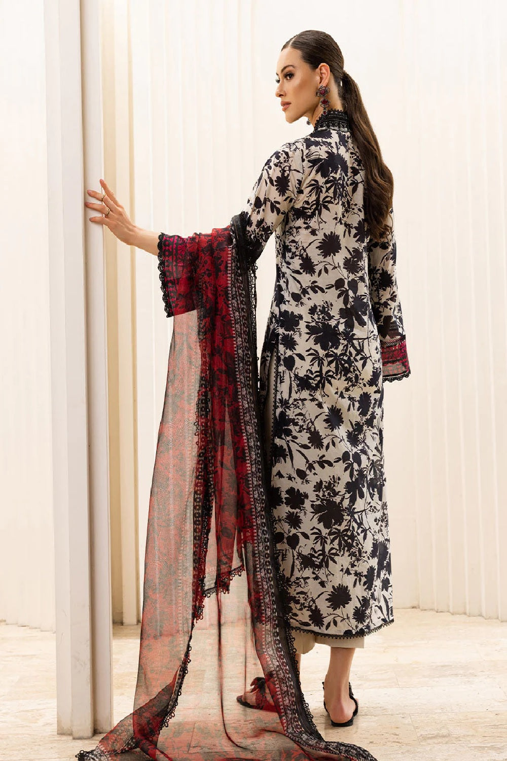 Zainab Chottani Tahra Lawn'23 - MYSTI-PEONY 5B - TC-606