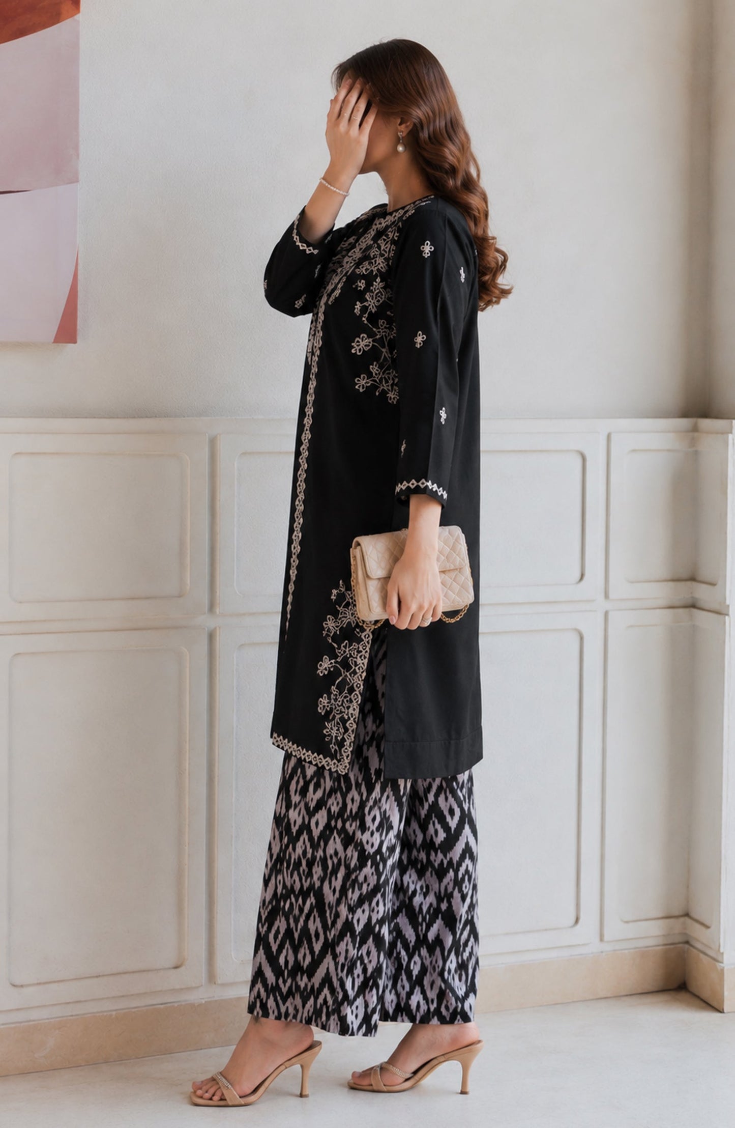 Afsana Basics by Amna Khadija Embroidered Lawn Stitched 2 Piece Co-ord Set - AKAB-01 - AM26FSNA - Black - Summer Collection