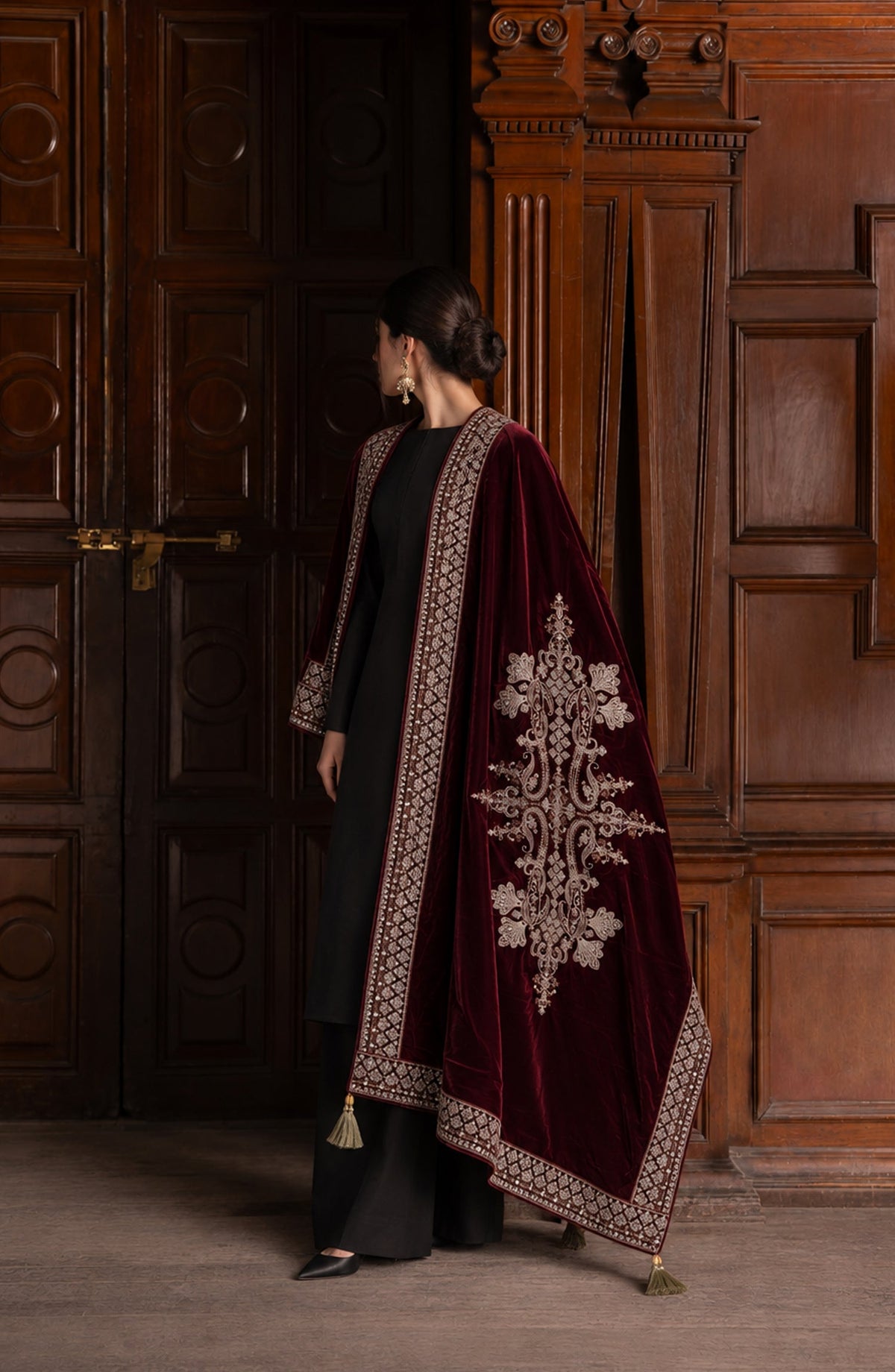 Amna Khadija Mehraab Luxury Embroidered Velvet Shawl - AKM-05 - AM26MHR - Maroon - Winter Collection