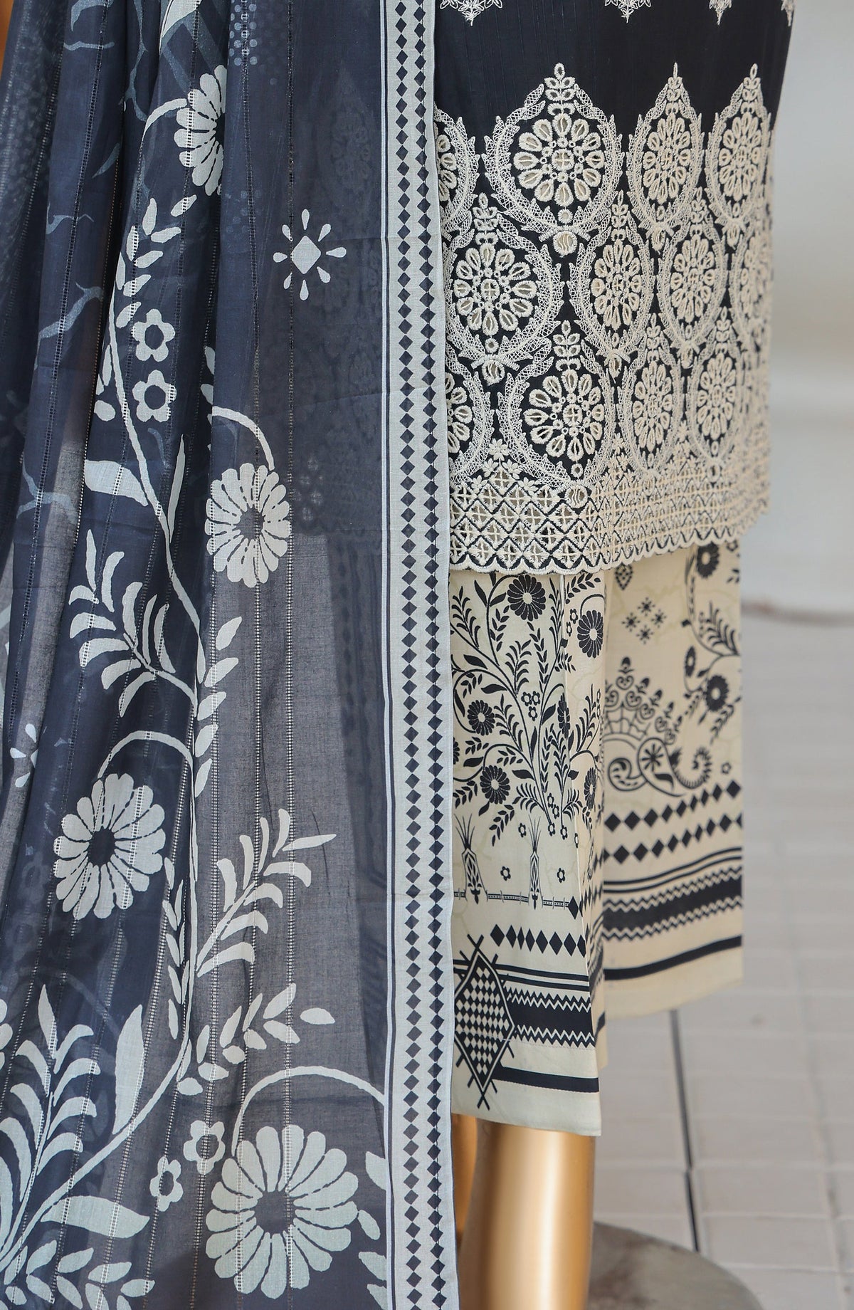 HZ Oriental Embroidered Cotton Lawn Unstitched 3 Piece Suit - D-04 - HZ26ORT - Black - Summer Collection