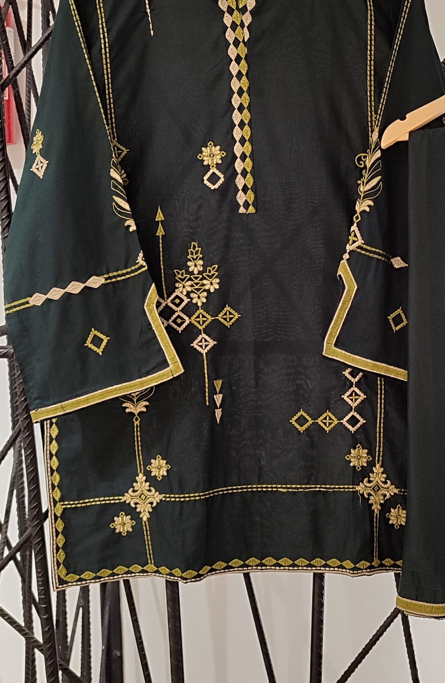 Nush Aira by Amna Khadija Embroidered Cotton Stitched 2 Piece Co-ord Set - AKTW-08 - AM26TWN - Black - Summer Collection
