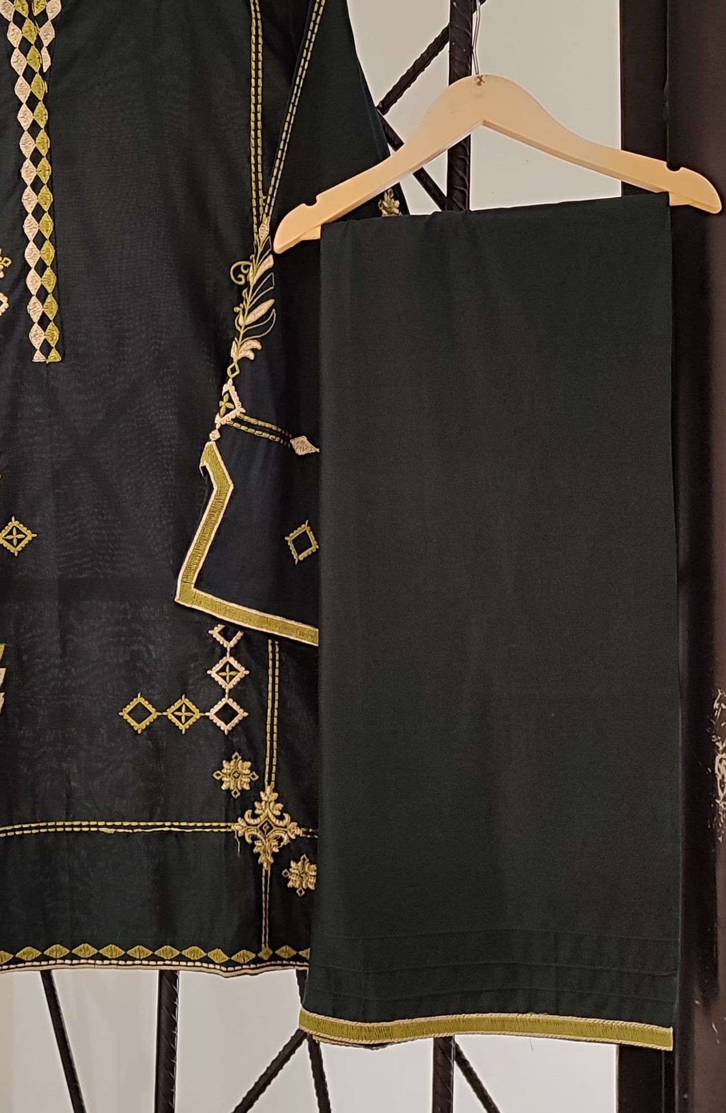 Nush Aira by Amna Khadija Embroidered Cotton Stitched 2 Piece Co-ord Set - AKTW-08 - AM26TWN - Black - Summer Collection