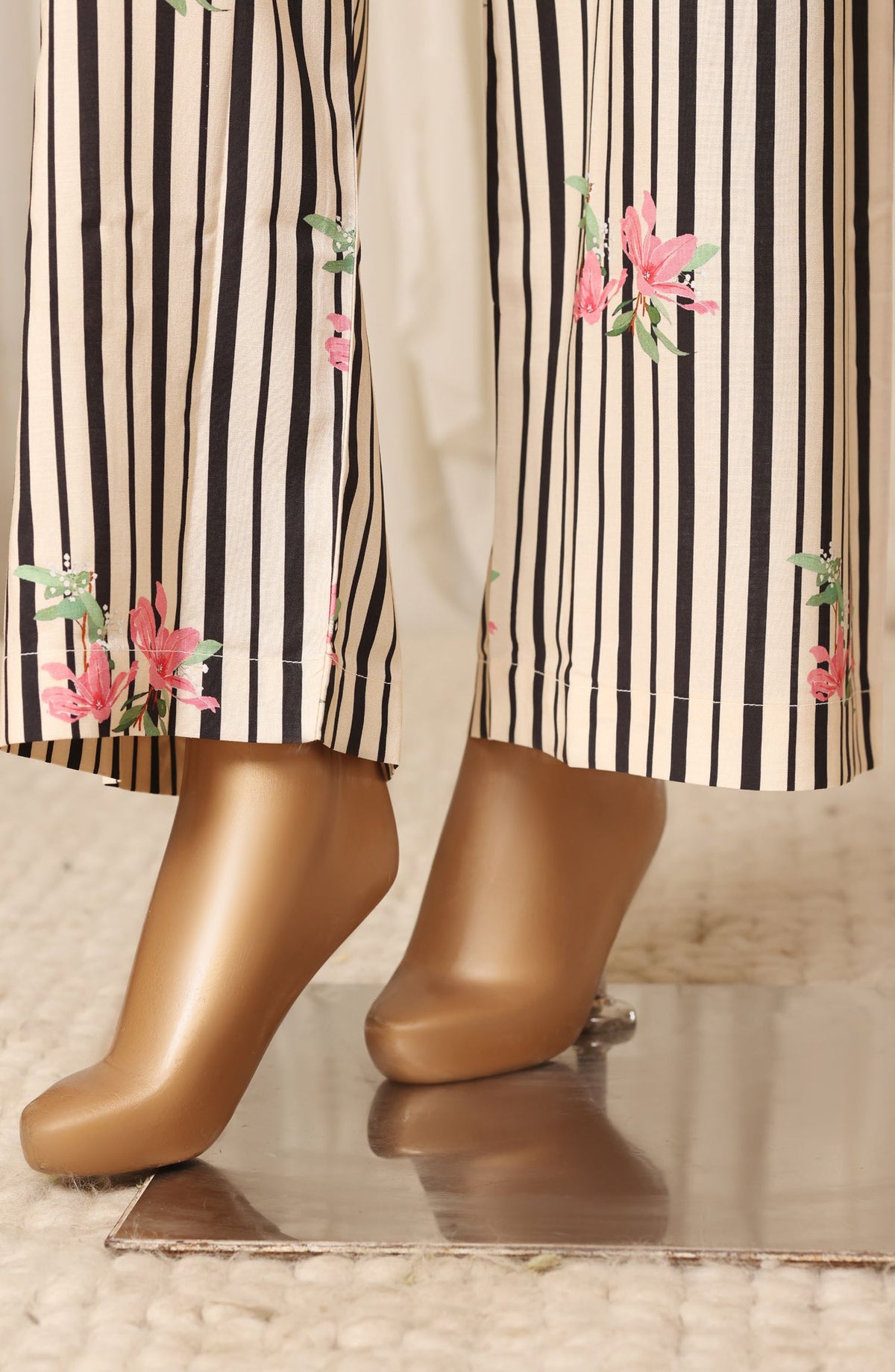 Sadabahar Printed Linen Stitched 3 Piece Suit - D-02 - SBD26LN - Fawn - Winter Collection