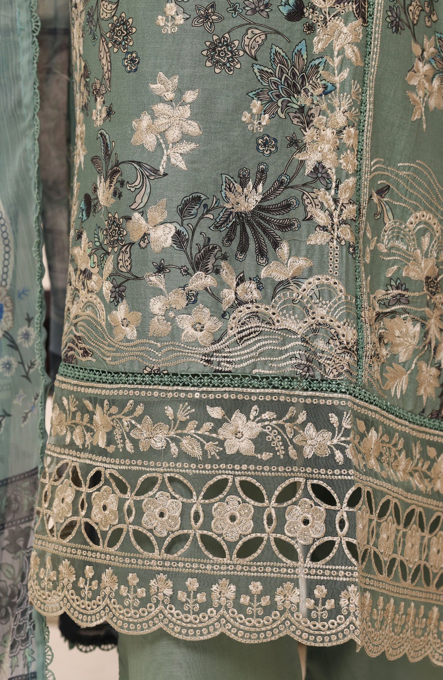 Sadabahar Signature Embroidered Stitched 3 Piece Suit - D-04 - SBD26SVEN - Green - Festive Collection