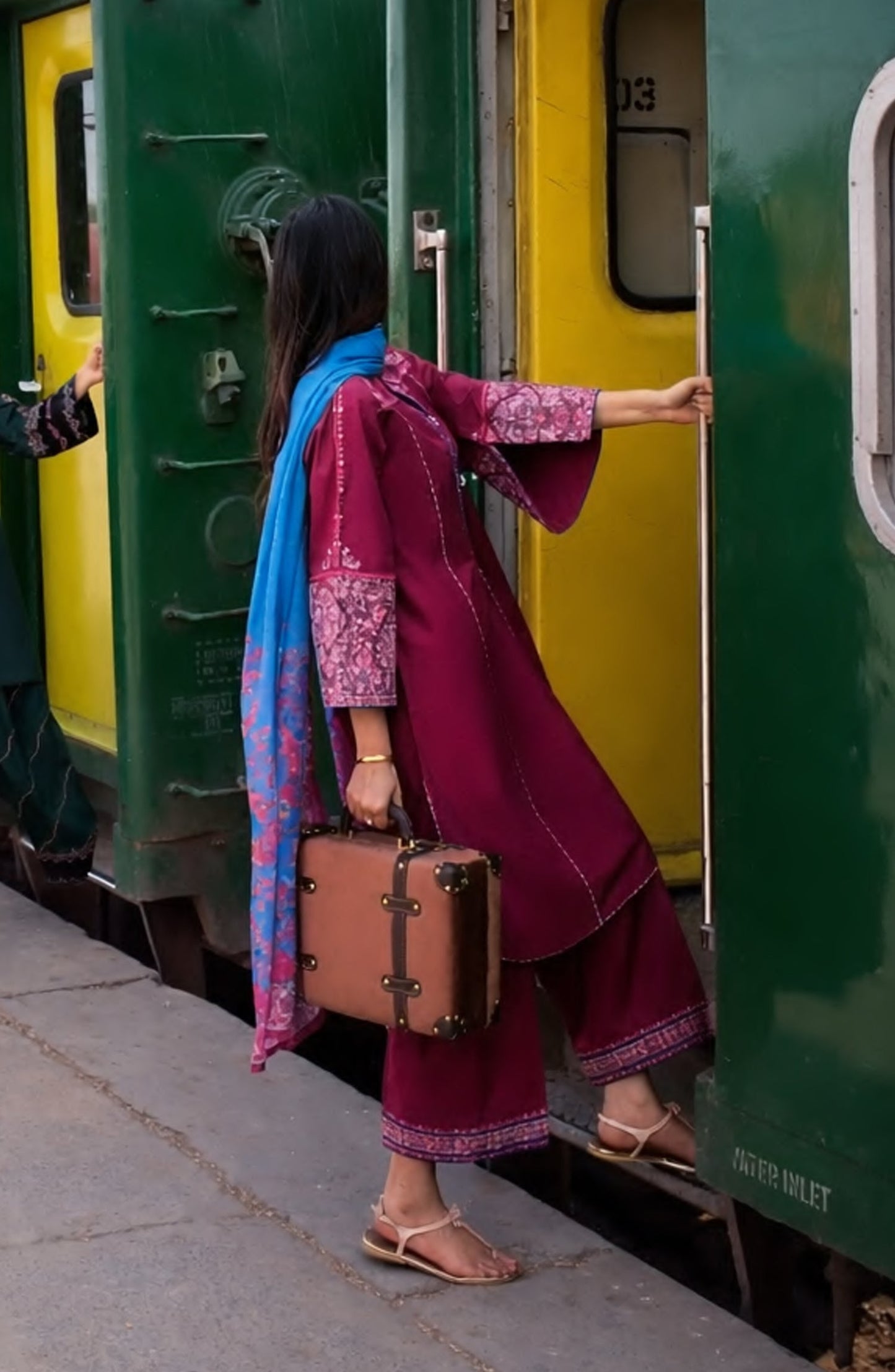 Safarnama by Casual Lite Embroidered Cotton Lawn Stitched 3 Piece Suit - Roising Bloom - CL26SFR - Pink - Summer Collection