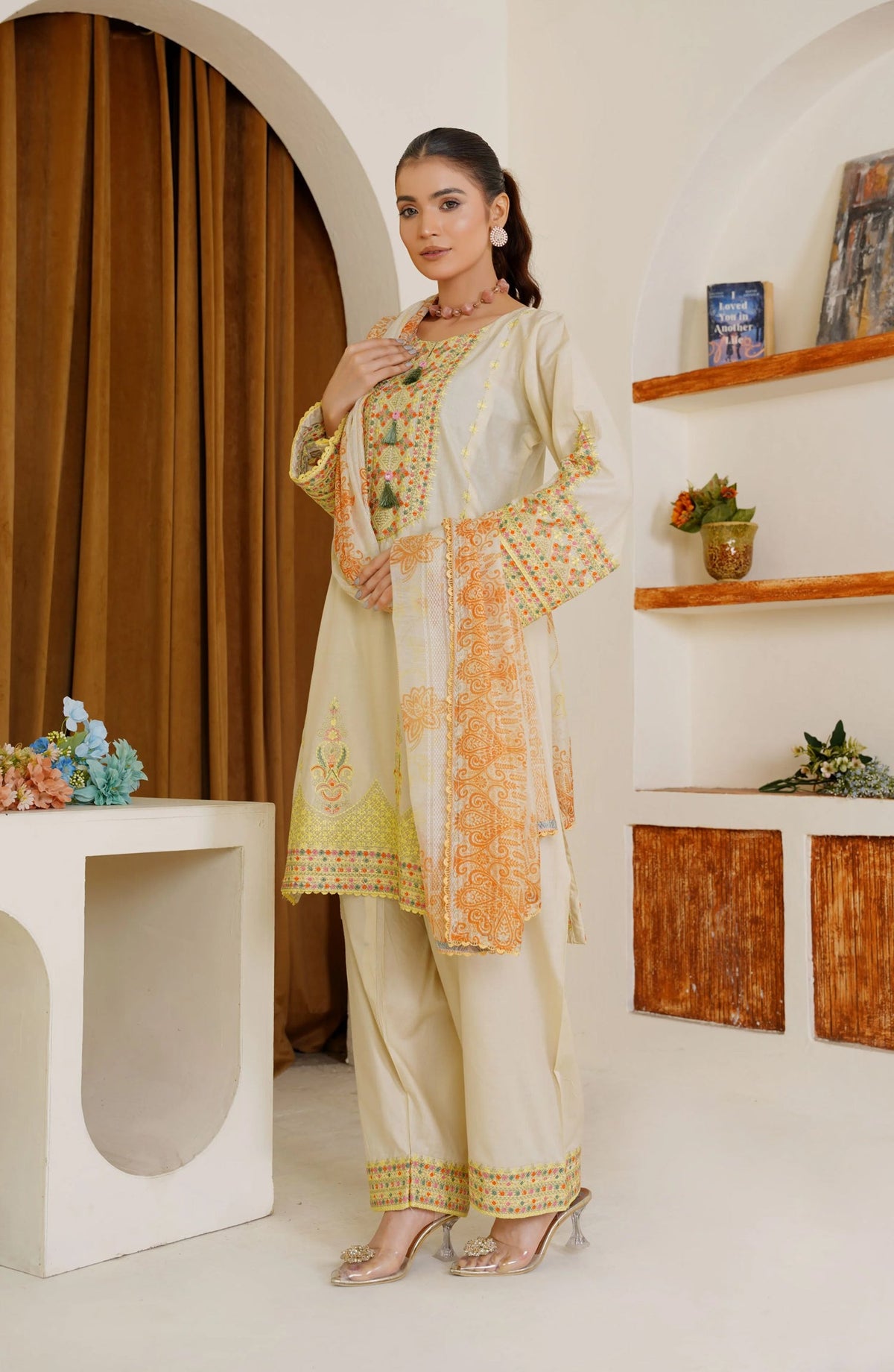 Threads & Weaves Citrus Embroidered Lawn 3-Piece Pret Suit TNW25LN