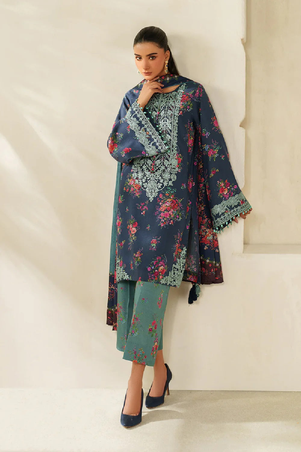 Baroque Printer & Embroidered Summer Lawn Edition UF-4337 - TC-1484