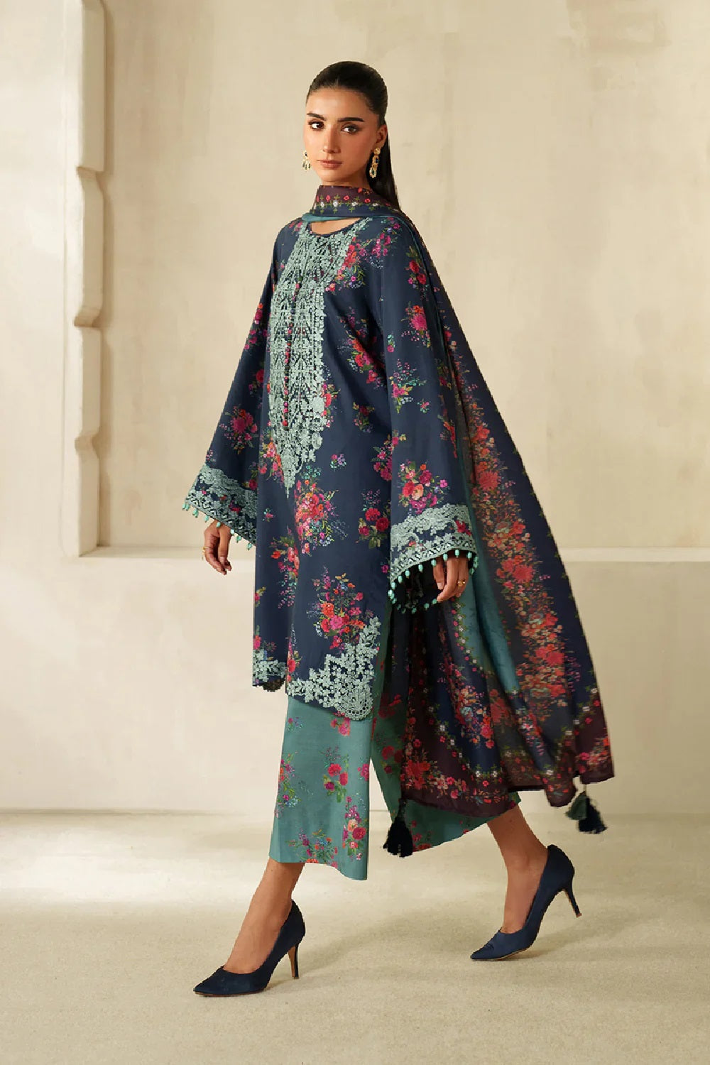 Baroque Printer & Embroidered Summer Lawn Edition UF-4337 - TC-1484