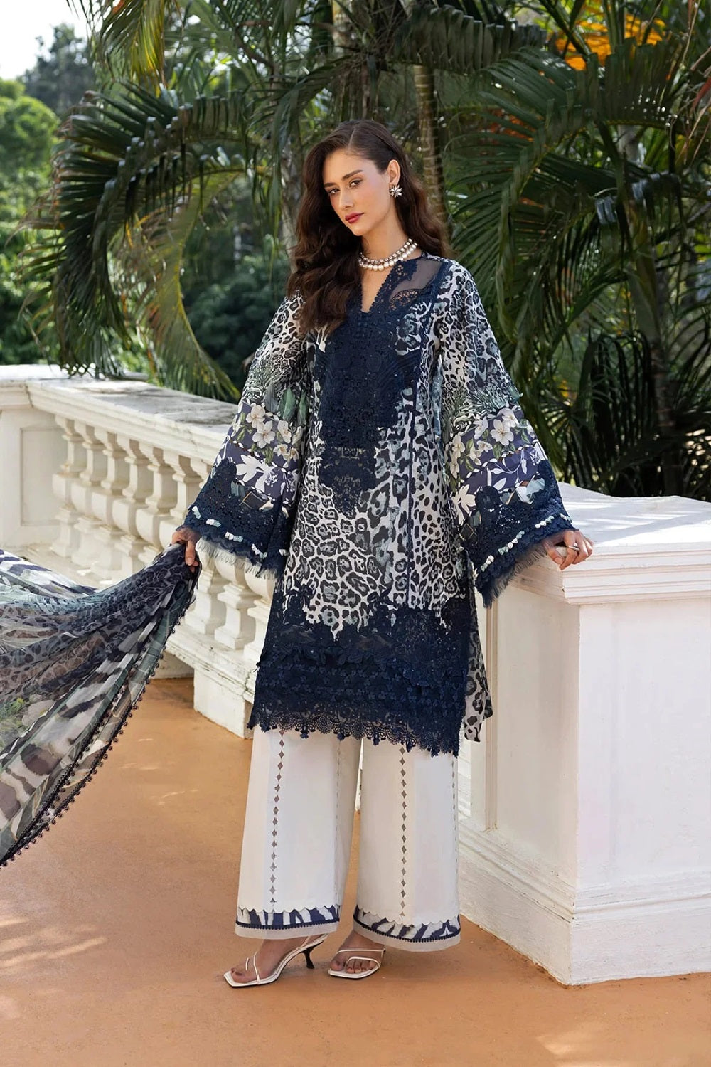 Elaf Premium Signature Embroidered Lawn ESA-3B - TC-1602