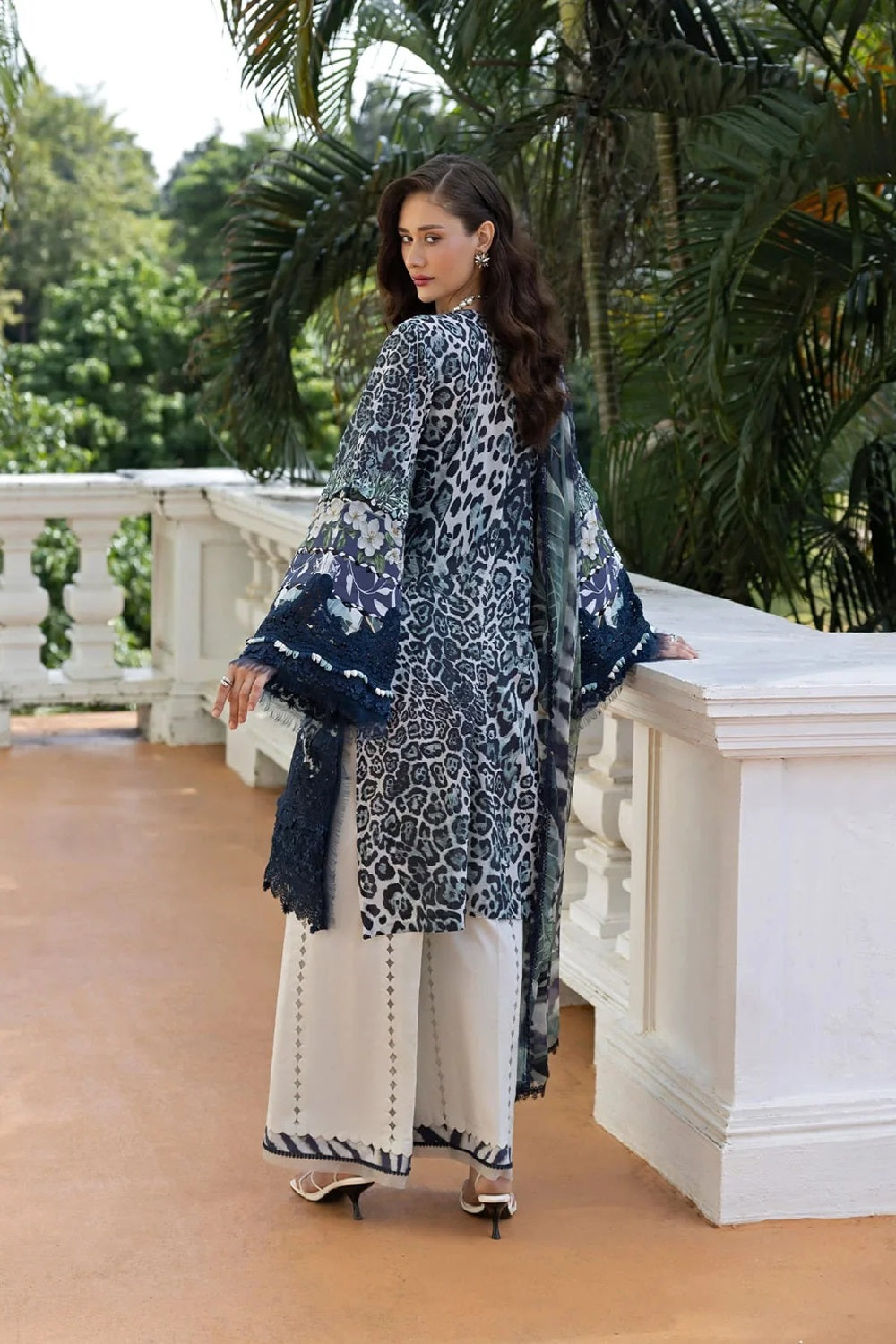 Elaf Premium Signature Embroidered Lawn ESA-3B - TC-1602