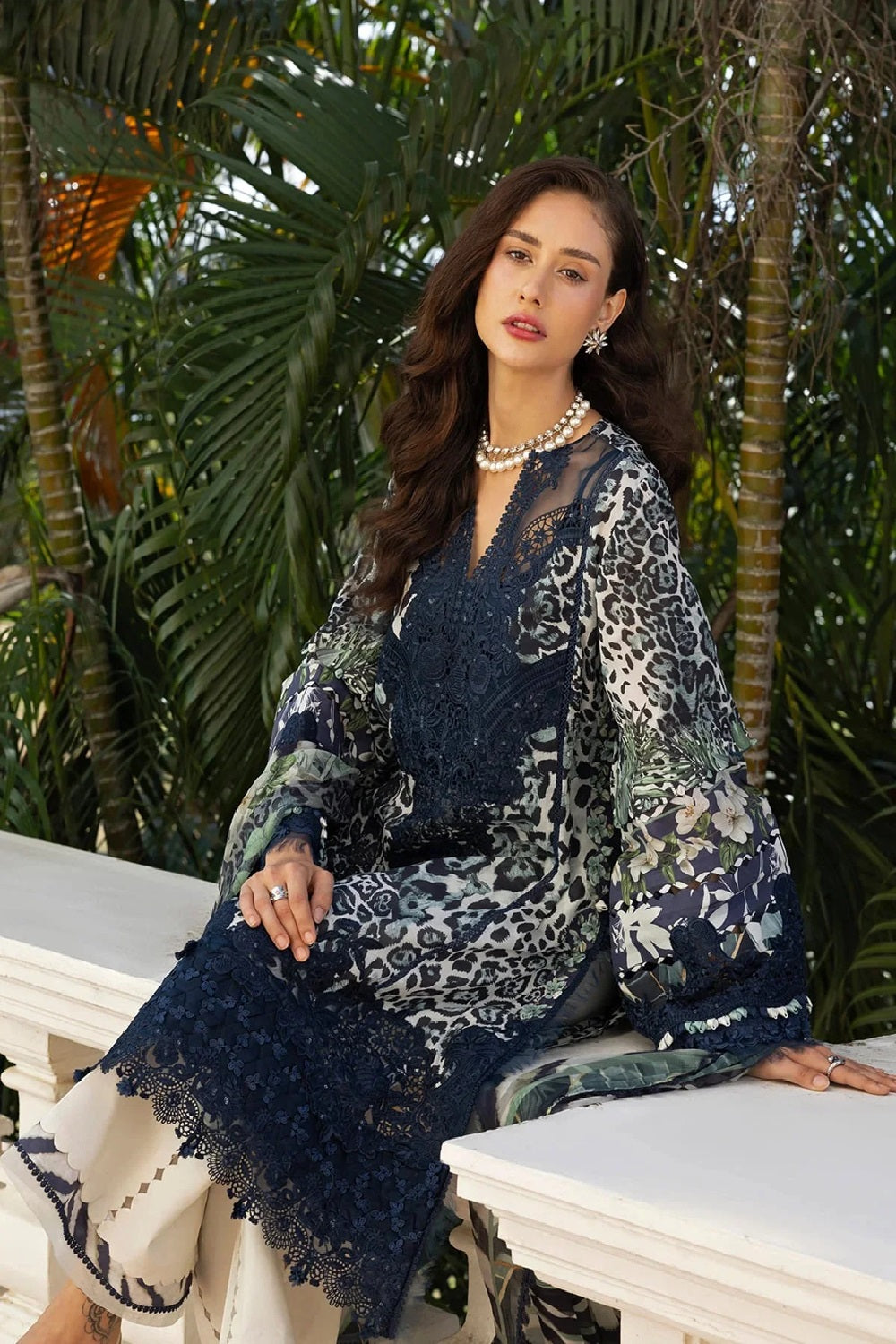 Elaf Premium Signature Embroidered Lawn ESA-3B - TC-1602