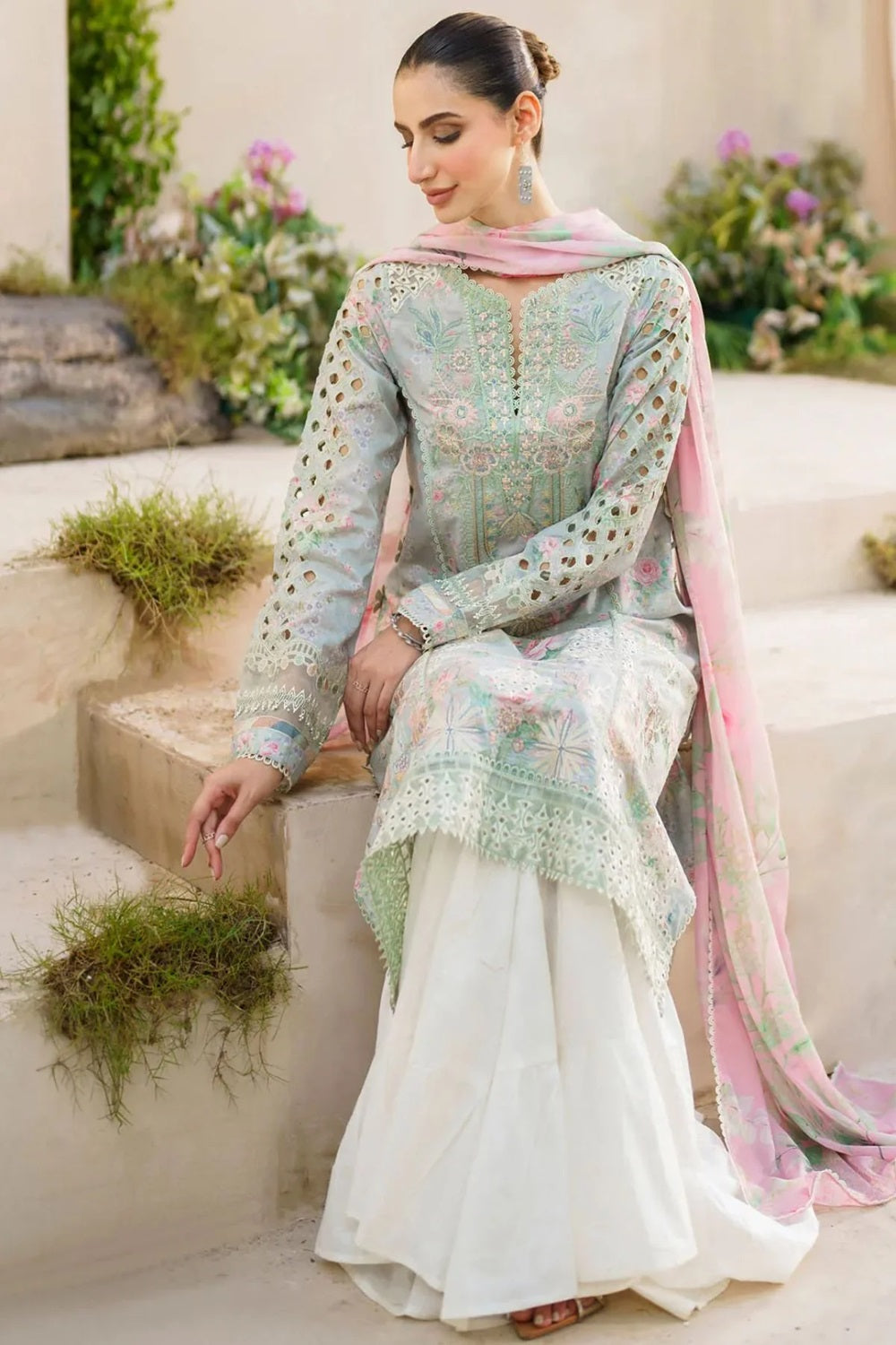 Iznik Festive Lawn Summer'25 - SFL-07 GLEAM - TC-1093